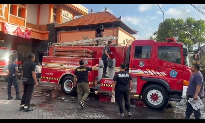 Giat Bersih - Bersih Menjelang Tumpek Landep