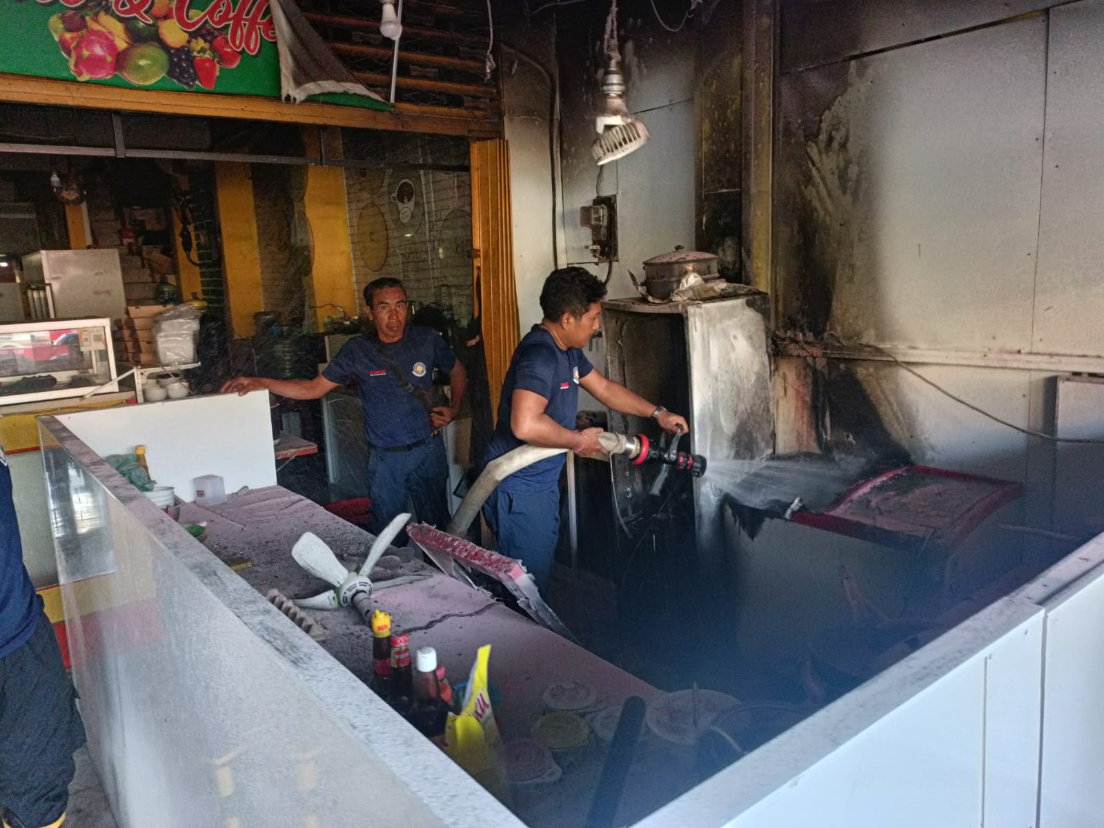 Rumah Makan di Jl Pulau Kawe Terbakar