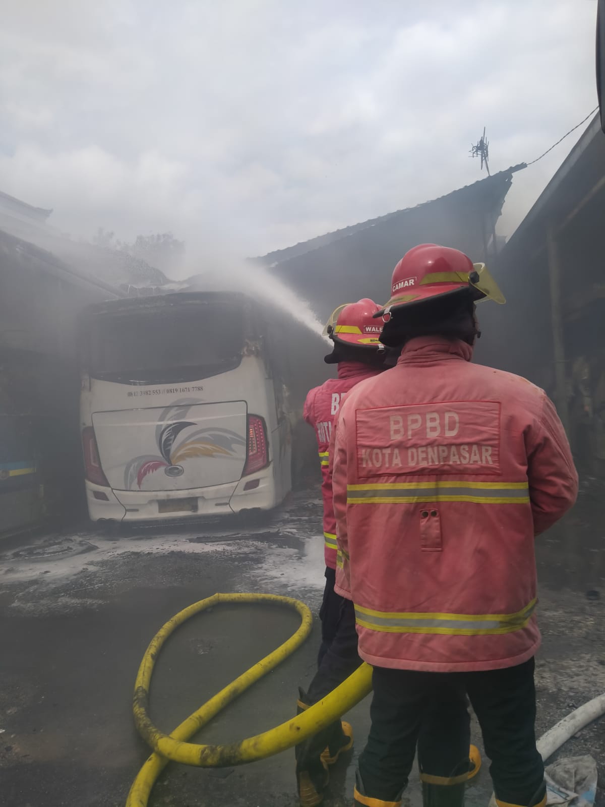 Kebakaran  Gudang Bus Di Denpasar Barat