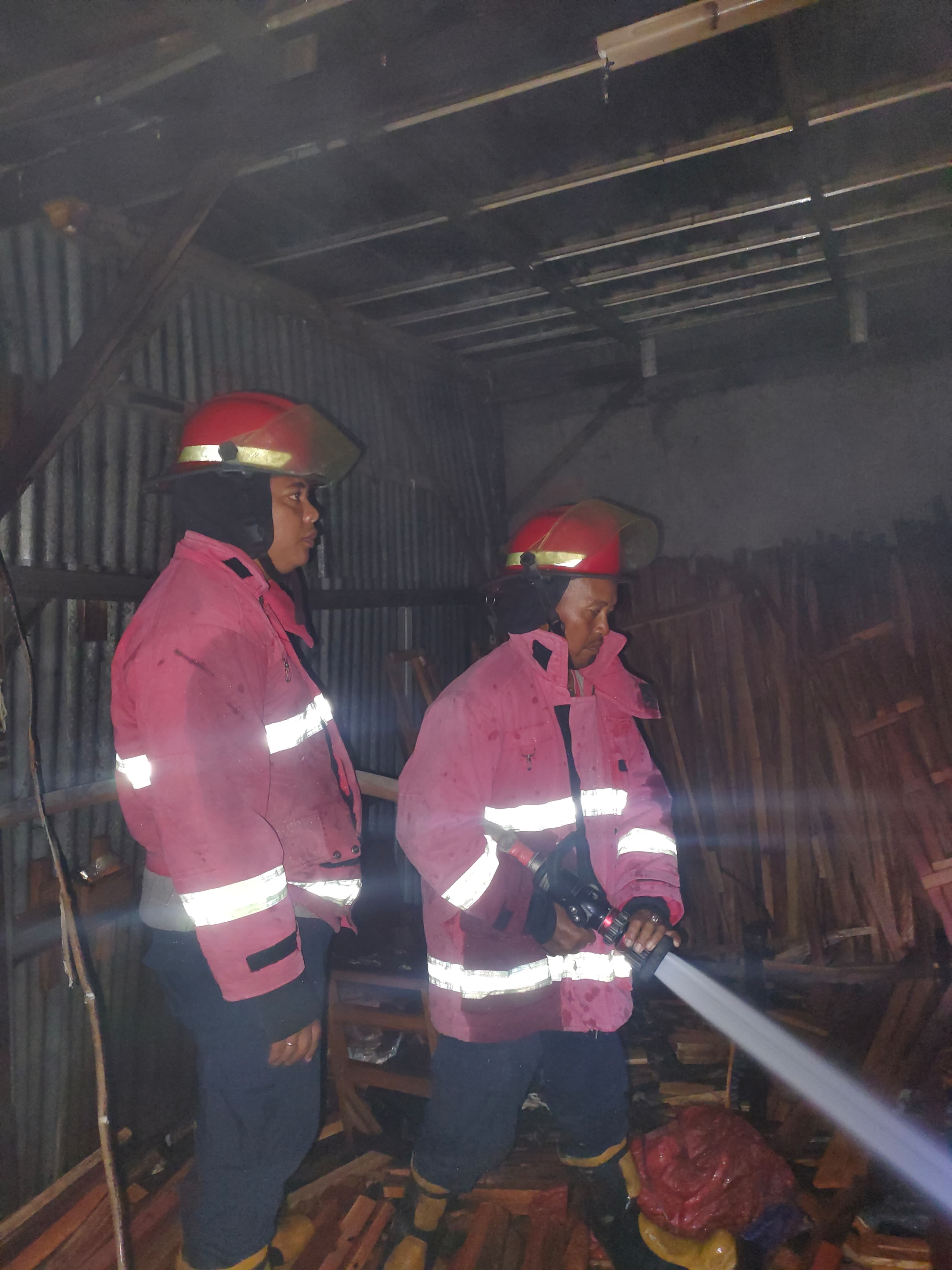 Akibat Konseleting Listrik Gudang Kayu Hangus