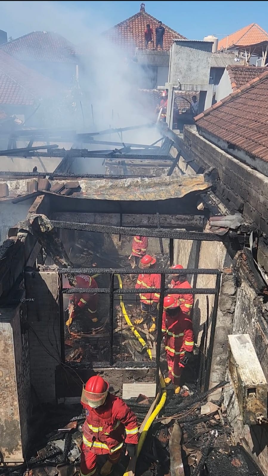 AKIBAT DUPA HIDUP  RUMAH LUDES TERBAKAR
