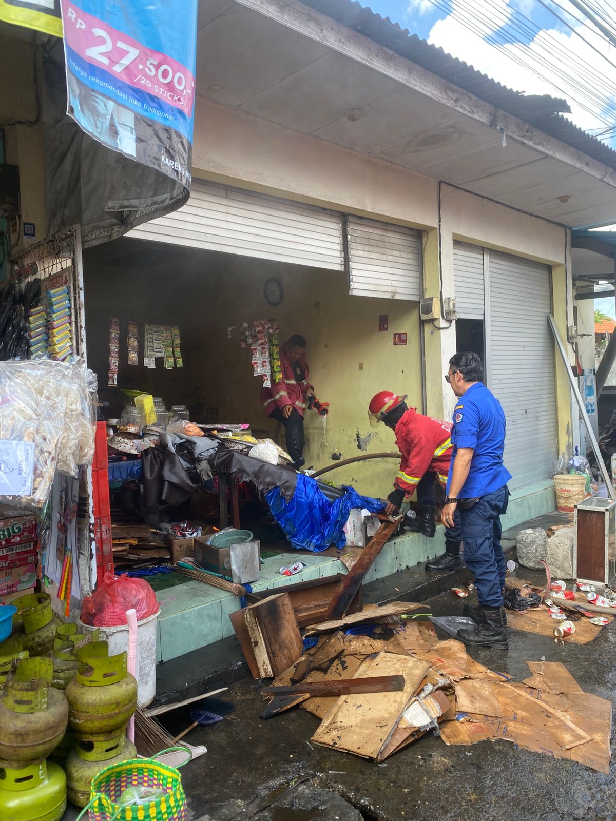 Gara = Gara Gas Bocor Warung Rujak Jl Gunung Sari Terbakar