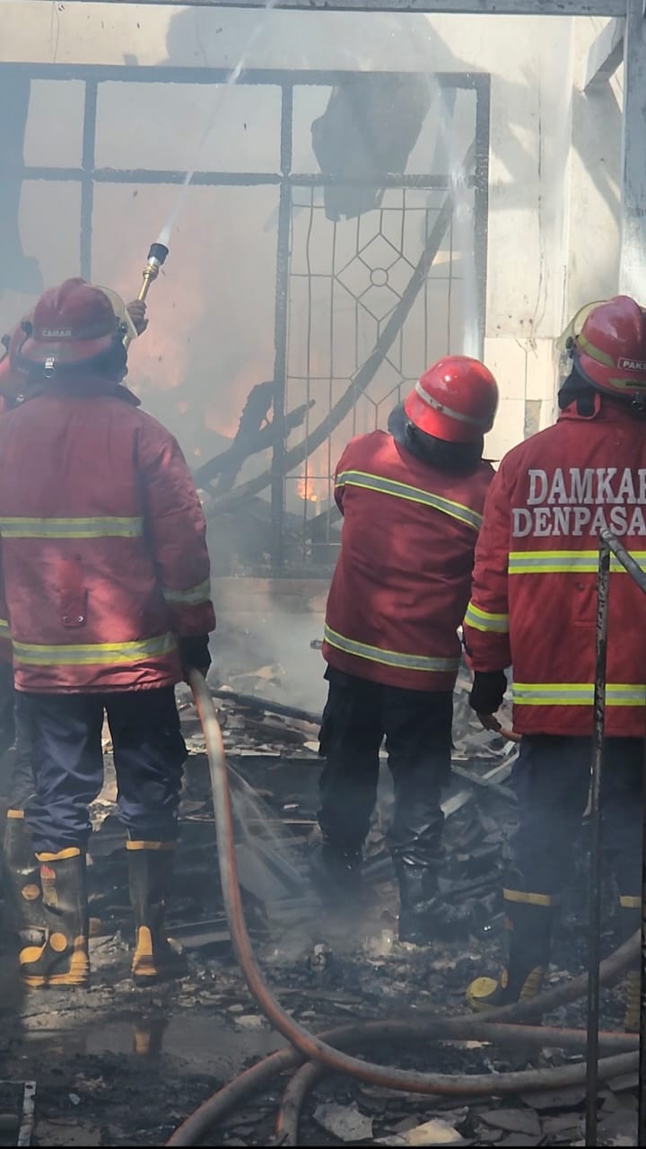 Kebakaran Rumah Gudang Dekorasi 