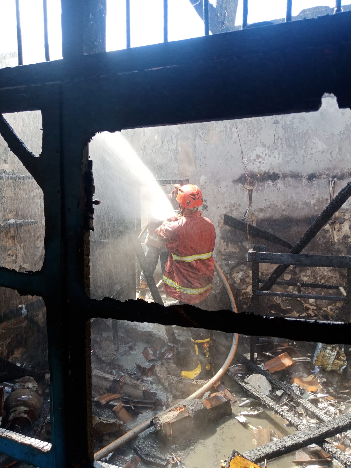 Ditinggal Sembahyang Dapur Dan Kamar Tidur Ludes Terbakar