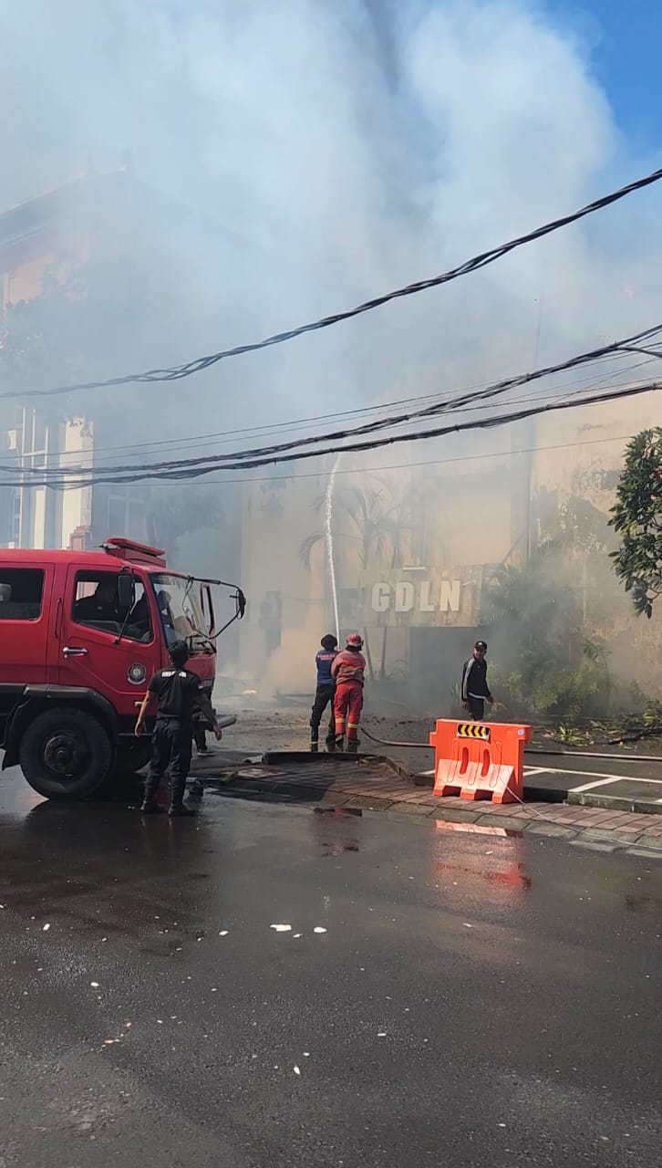 Gedung GDLN Universitas Udayana Habis di Lahap Si Jago Merah