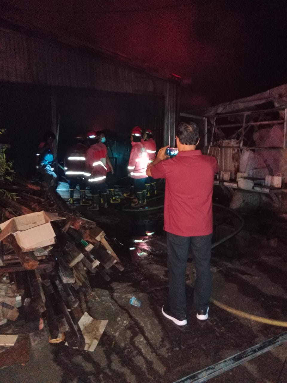 Kebakaran Gudang Rongsokan Suradipa 