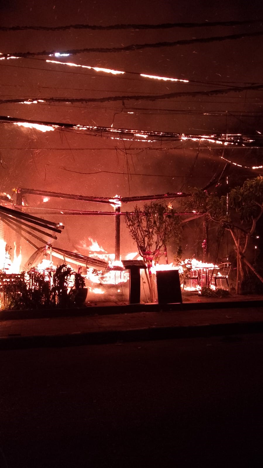Akibat Konsleting Listrik Restaurant Manggo Taru Hangus