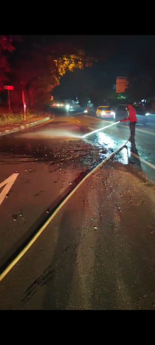 COR BETON BERCEREAN DI TRAFFIC LIGHT SIMAPANG BULUINDAH, GATSU 