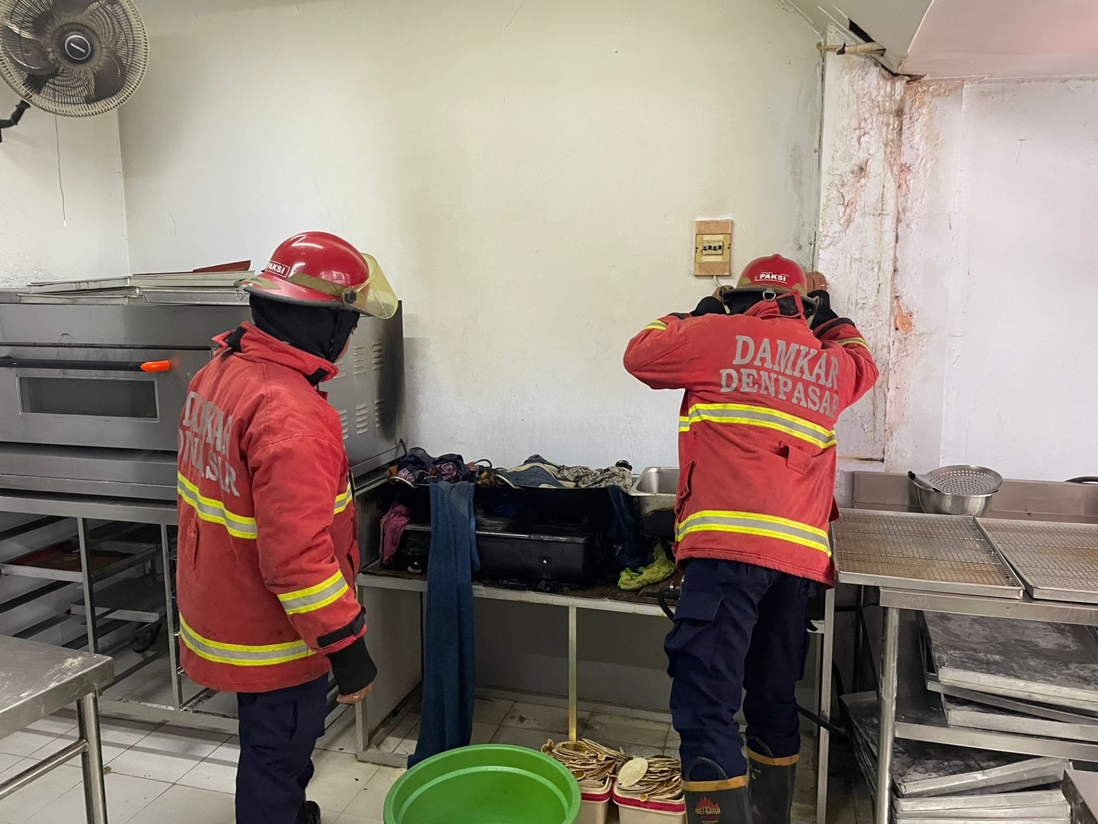 KEBAKARAN TOKO KUE JL PERTOKOAN KERTAWIJAYA DENPASAR